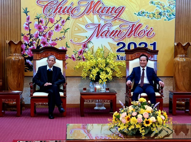 Phó Chủ tịch UBND Tỉnh Tuyên Quang tiếp Vụ trưởng Vụ Thi đua Khen thưởng và Truyền thống Bộ Ngoại giao Đặng Xuân Dũng và Đoàn Bộ Ngoại giao. (Ảnh: MH) Phó Chủ tịch UBND Tỉnh Tuyên Quang tiếp Vụ trưởng Vụ Thi đua Khen thưởng và Truyền thống Bộ Ngoại giao Đặng Xuân Dũng và Đoàn Bộ Ngoại giao. (Ảnh: MH)