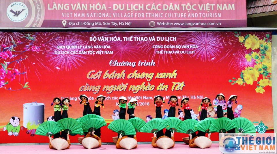 Hàng trăm chiếc bánh chưng vượt đường xa đến tay người nghèo dịp Tết hang tram chiec banh chung vuot duong xa den tay nguoi ngheo dip tet