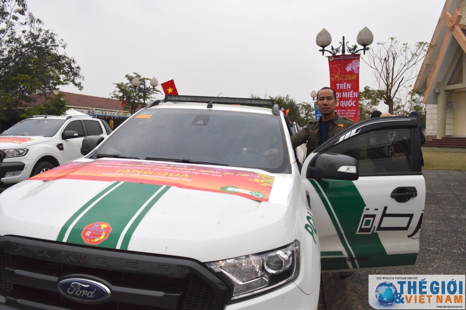 Hàng trăm chiếc bánh chưng vượt đường xa đến tay người nghèo dịp Tết hang tram chiec banh chung vuot duong xa den tay nguoi ngheo dip tet