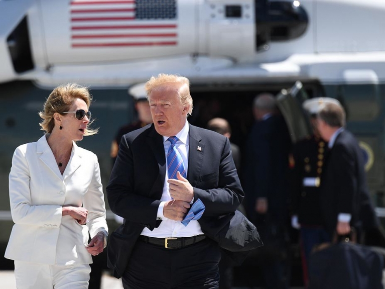 Lý do Kelly Craft được Tổng thống Trump “chọn mặt gửi vàng”