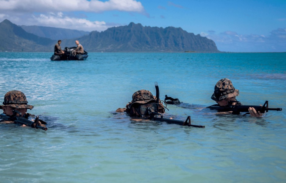 Để hỗ trợ UAV, Mỹ phát triển cả tàu chiến không người lái