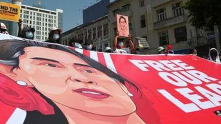 Tình hình Myanmar: Hàng nghìn người tiếp tục biểu tình phản đối vụ đảo chính