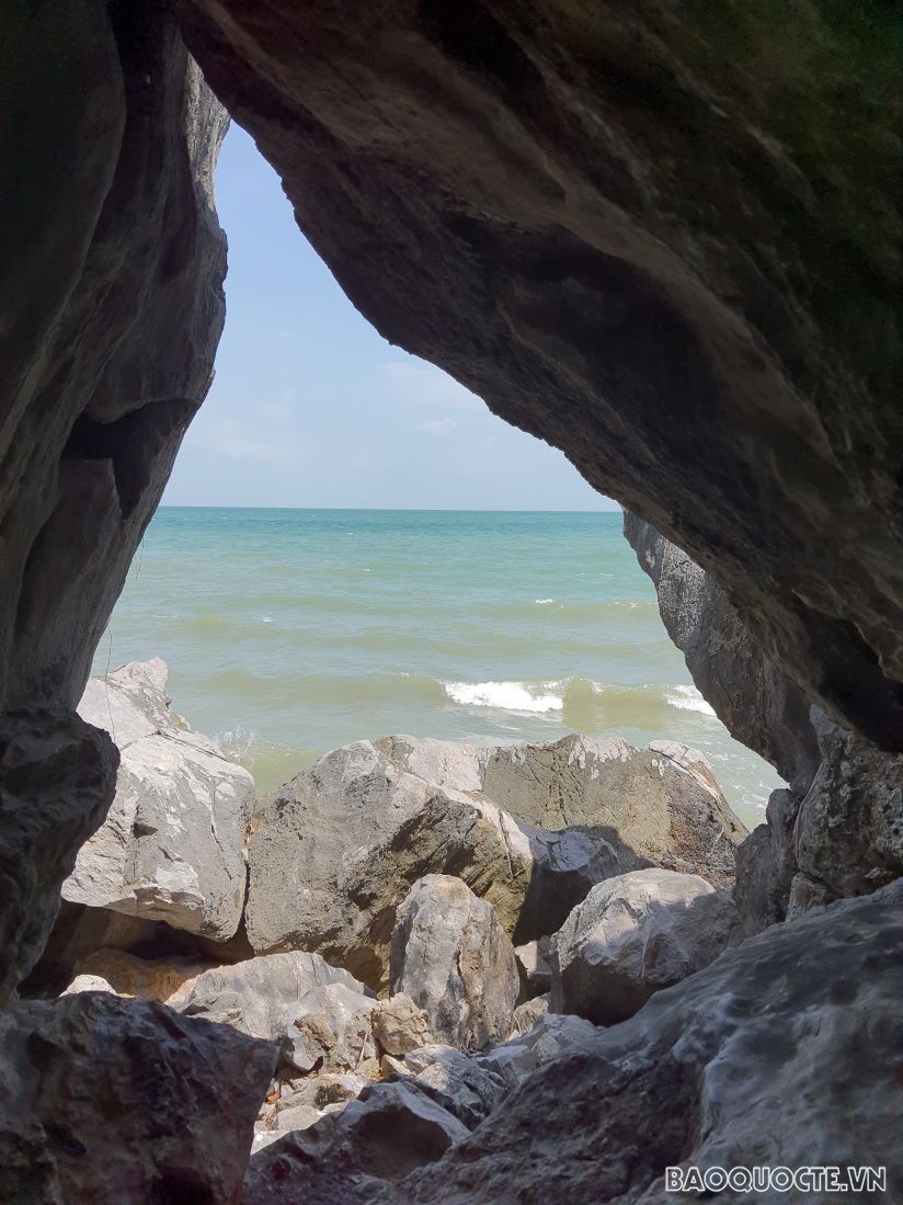 Đảo Hòn Nghệ - ‘Hạ Long’ phương Nam