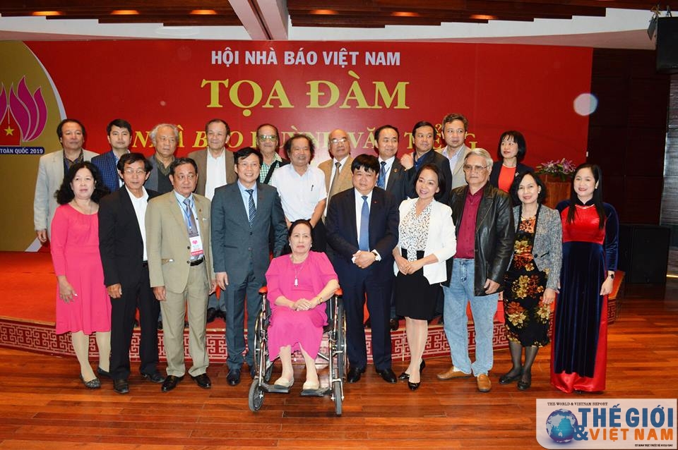 khoanh khac dang nho cua ngay dau hoi bao toan quoc