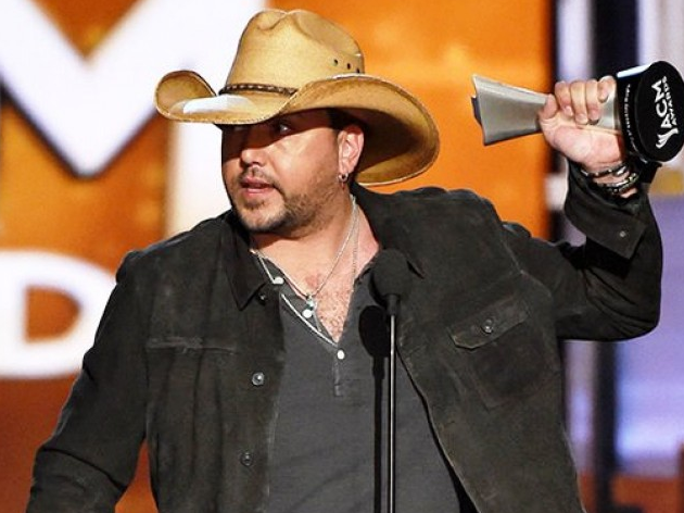 Jason Aldean giành Giải nghệ sỹ của năm