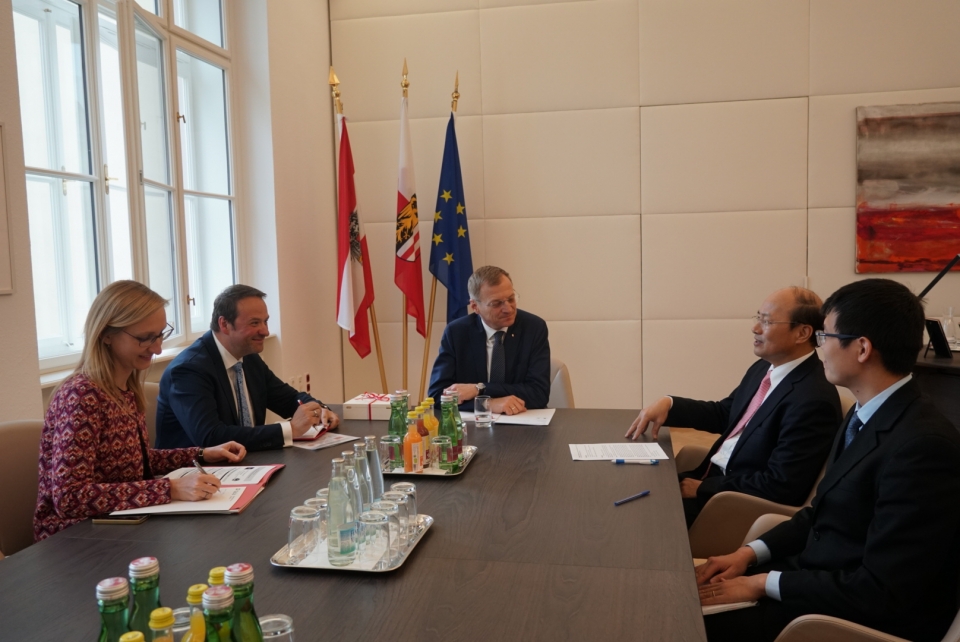 Thúc đẩy quan hệ kinh tế Việt Nam với bang Thượng Áo thuc day quan he kinh te viet nam voi bang thuong ao