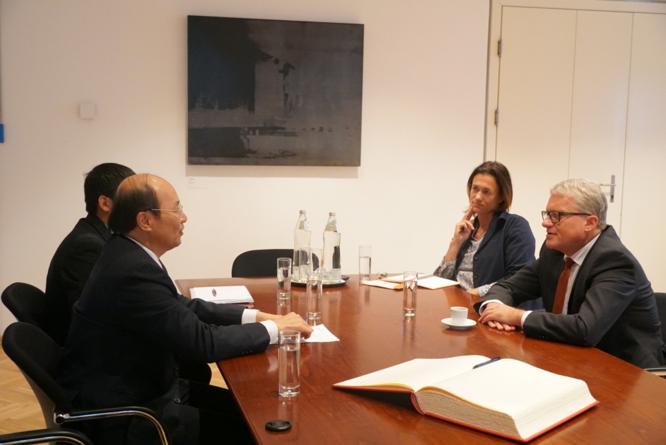 Thúc đẩy quan hệ kinh tế Việt Nam với bang Thượng Áo thuc day quan he kinh te viet nam voi bang thuong ao