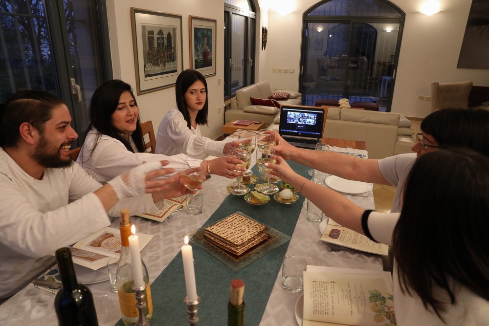 Dịch Covid-19: Israel bỏ quy định đeo khẩu trang, học sinh đi học bình thường