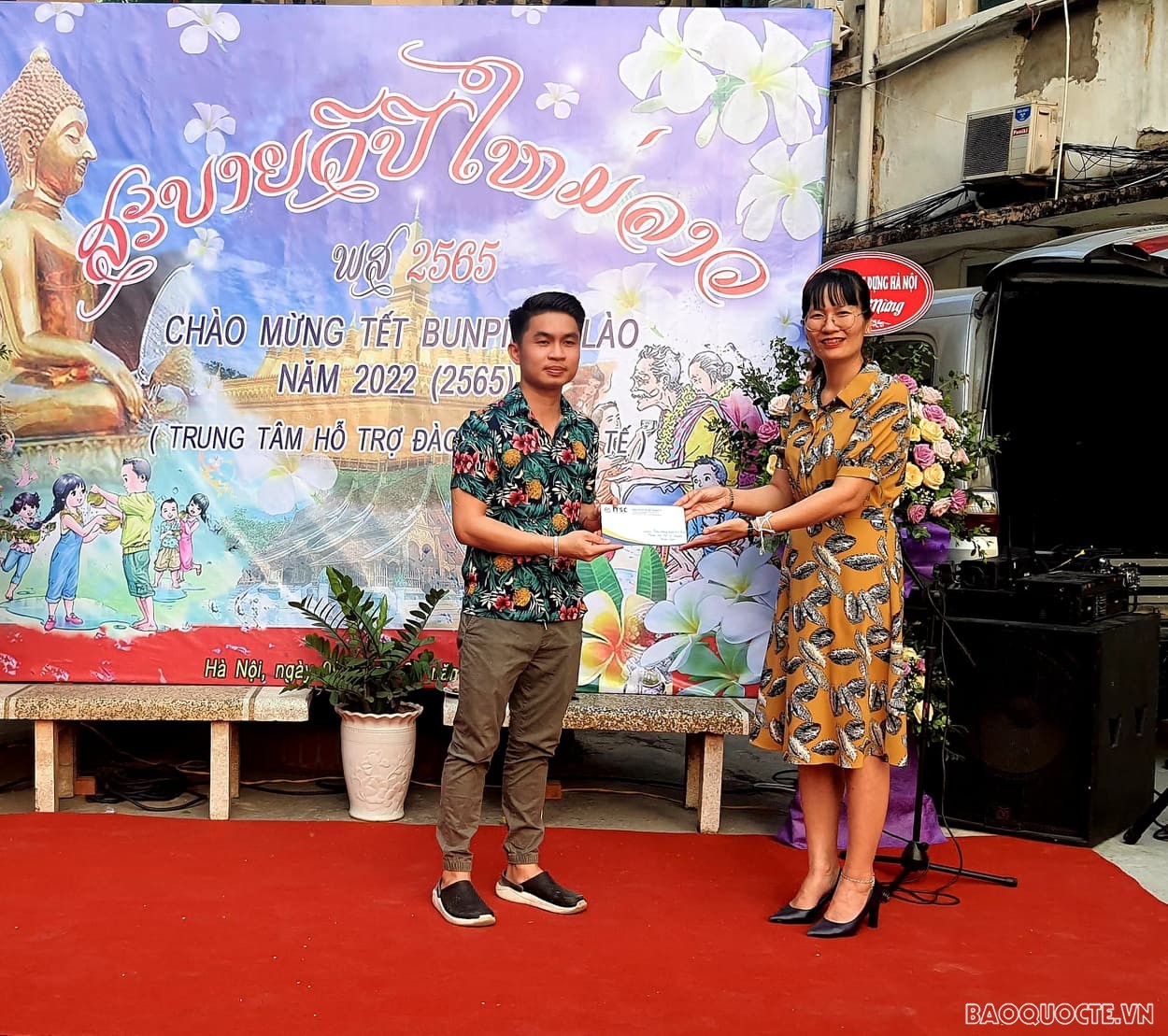 Rộn ràng chào mừng Tết Bunpimay Lào năm 2022 Rộn ràng chào mừng Tết Bunpimay Lào năm 2022