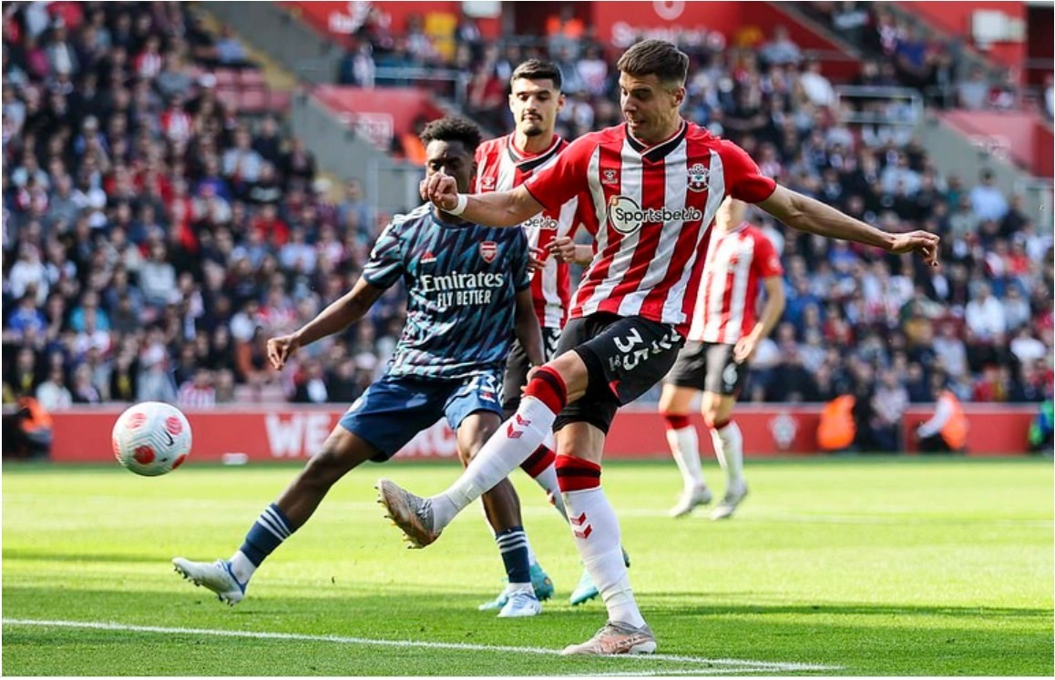 Arsenal và Tottenham thua đau, Man Utd vươn lên vị trí thứ 5 Arsenal và Tottenham thua đau, Man Utd vươn lên vị trí thứ 5