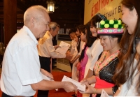 trao 93 suat hoc bong duc cho sinh vien viet nam hoc gioi vuot kho