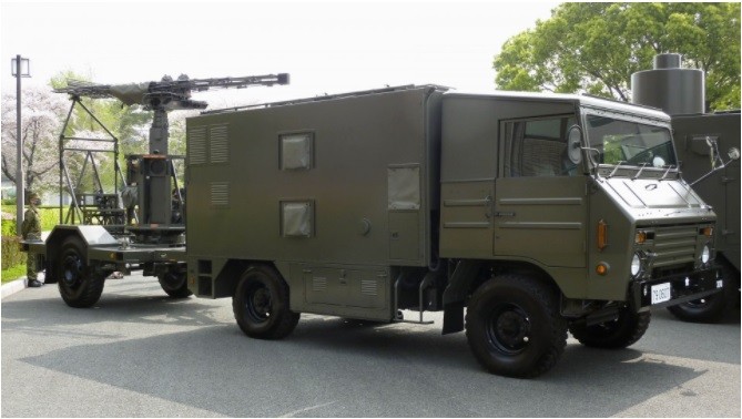 Bức ảnh chụp ngày 29/3/2021 cho thấy một hệ thống tác chiến điện tử được giới thiệu tại một căn cứ của Lực lượng Phòng vệ Mặt đất ở Kumamoto. (Nguồn: Kyodo News)