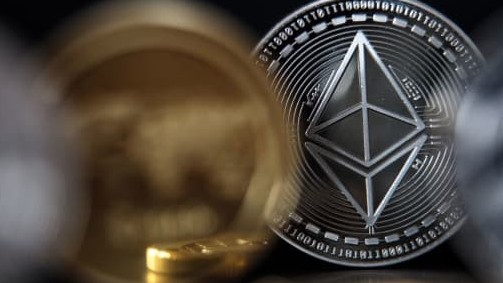 Đồng tiền điện tử ethereum tiếp tục cán đích mới