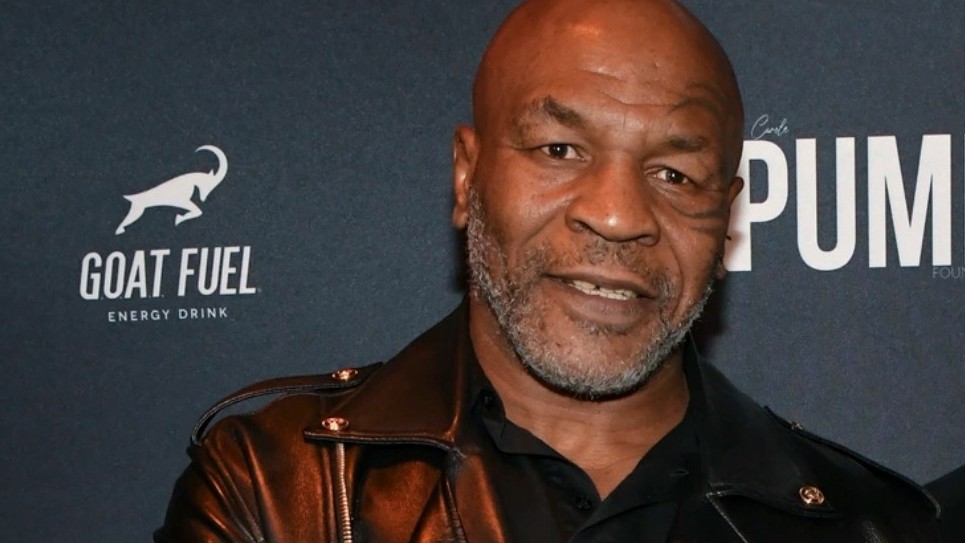 Mike Tyson tiếp tục 'vung tay trúng má' cổ động viên quá khích