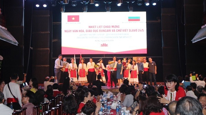 Kỷ niệm Ngày Văn hóa Giáo dục Bulgaria và chữ viết Slavơ, ngày lễ linh thiêng của Bulgaria
