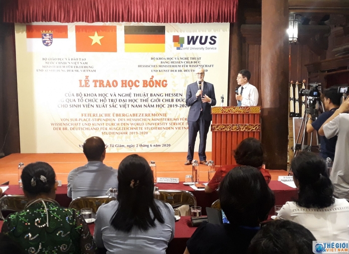 Trao 93 suất học bổng Đức cho sinh viên Việt Nam học giỏi vượt khó trao 93 suat hoc bong duc cho sinh vien viet nam hoc gioi vuot kho