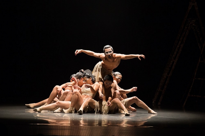 Múa đương đại – Đừng cố hiểu, Hãy cảm nhận! mua duong dai dung co hieu hay cam nhan