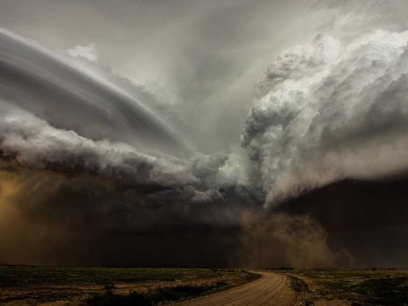 Ấn tượng ảnh vòi rồng tại Chung kết Ảnh Thời tiết của Năm