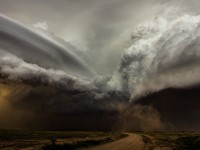 tho nhi ky voi rong pha hong may bay cho khach o san bay