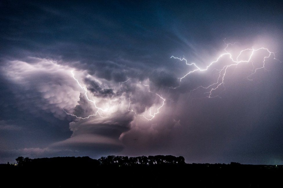 Ấn tượng ảnh vòi rồng tại Chung kết Ảnh Thời tiết của Năm an tuong anh voi rong tai chung ket anh thoi tiet cua nam