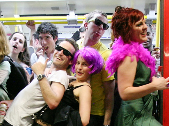 Anh: Dịch vụ tàu đêm tại London chính thức đi vào hoạt động