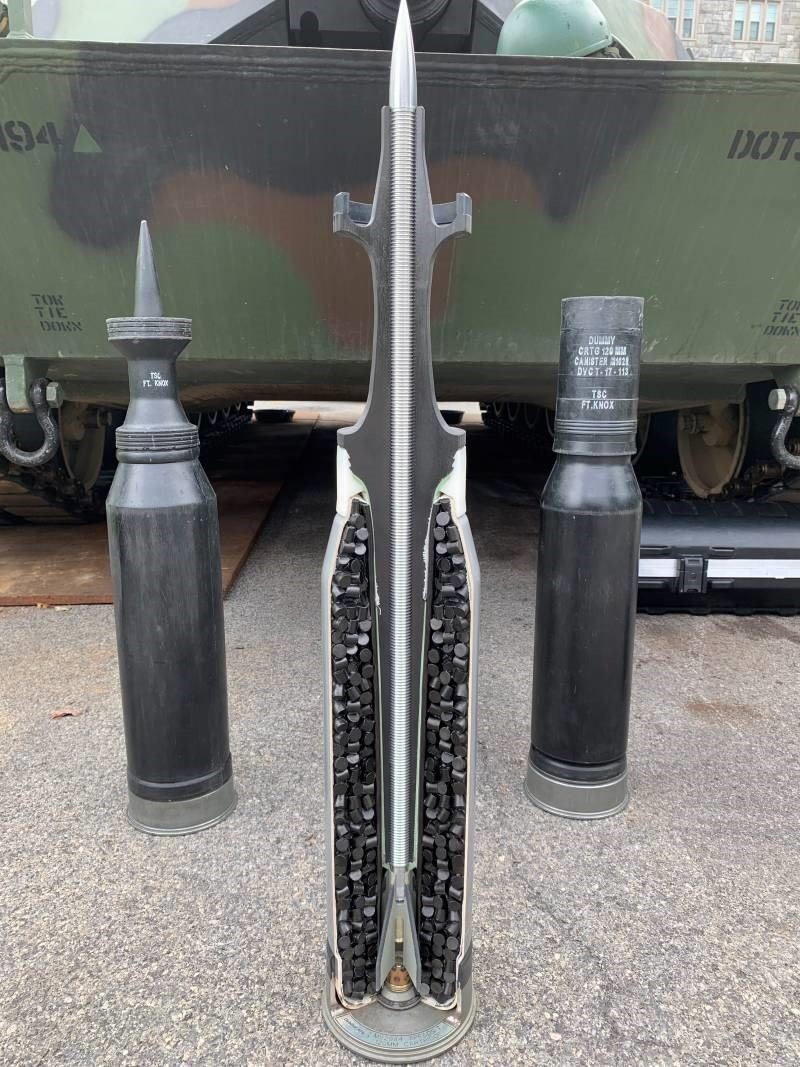 su phat trien dan chong tang tren co so uranium ngheo