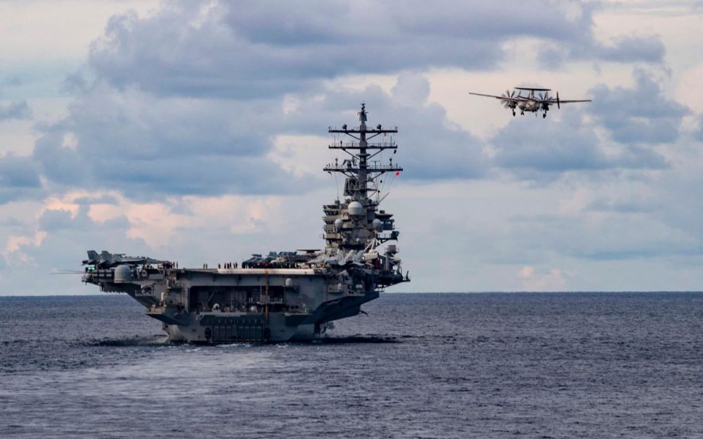 tau san bay qua bom no cham tren vu dai chinh tri