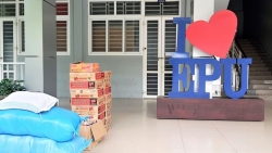 Hỗ trợ sinh viên quốc tế: Không chỉ là quà, mà là trao gửi yêu thương