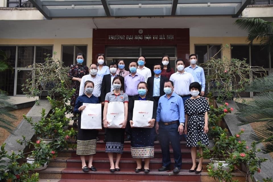 Buổi trao quà tại trường Đại học Nội Vụ Hà Nội đã khép lại Chương trình vào chiều ngày 8/9. (Ảnh: Cẩm Lai)