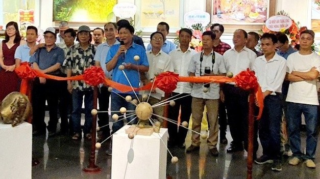 Khai mạc triển lãm tranh Sắc màu quê hương 6 của những 'họa sĩ đồng quê'