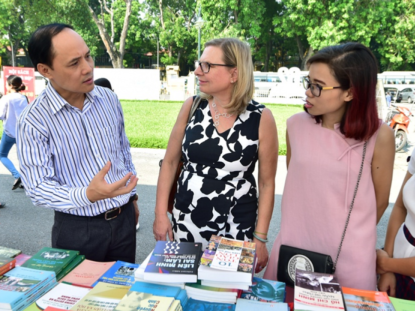 Sách và Hội nhập 2016