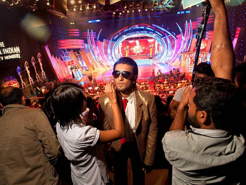 Sau ánh đèn sân khấu Bollywood