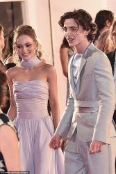 Timothée Chalamet xấu hổ vì lộ ảnh thân mật với ái nữ nhà Johnny Depp