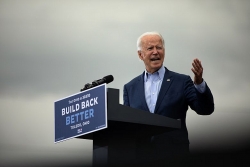 Bầu cử Mỹ 2020: Ông Biden cam kết cấp miễn phí vaccine ngừa Covid-19, kể cả không có bảo hiểm