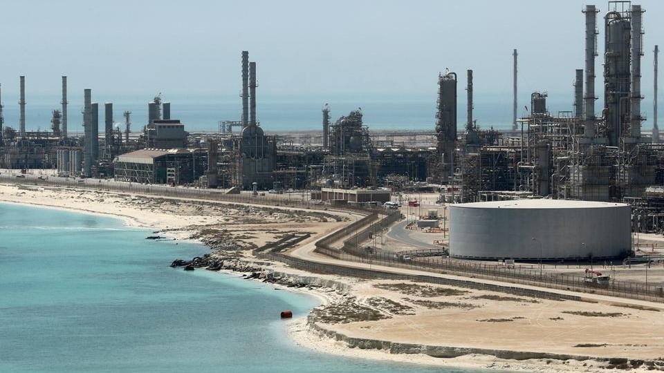 Nhu cầu phục hồi khiến giá dầu châu Á chạm mốc cao nhất kể từ đầu tháng 10