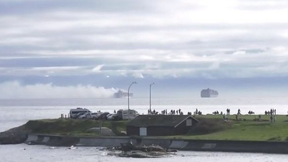 Tàu container hóa chất bốc cháy, phát tán khí độc ngoài khơi bờ biển Canada