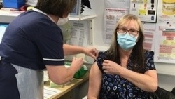 Pháp: Nên tiêm phòng cúm song song với chủng ngừa Covid-19