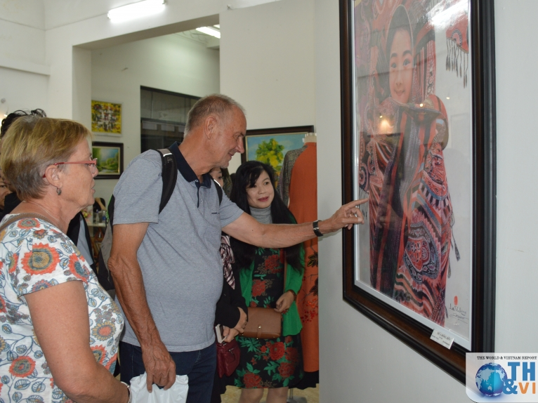 Cảm xúc đẹp với triển lãm mỹ thuật “Gặp gỡ mùa Thu”