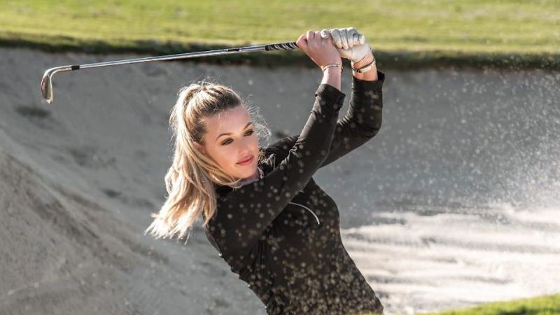 Nhan sắc hút hồn của người đẹp làng golf