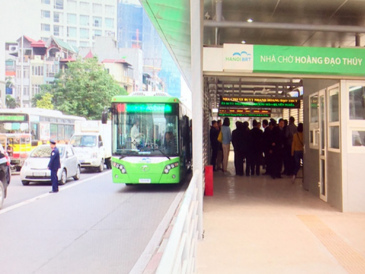 Hà Nội: Lần đầu thử nghiệm xe buýt nhanh