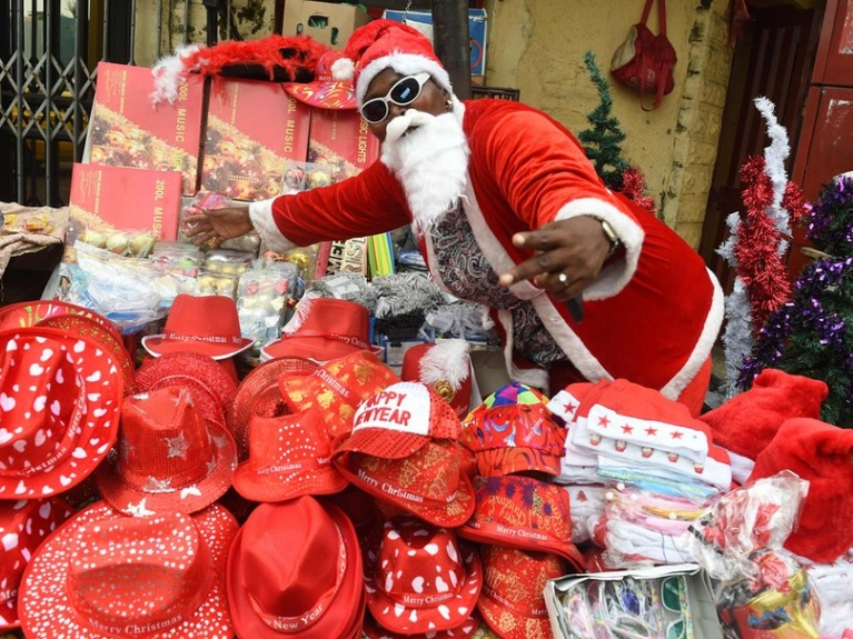 Rộn ràng sắc màu Giáng sinh muôn phương