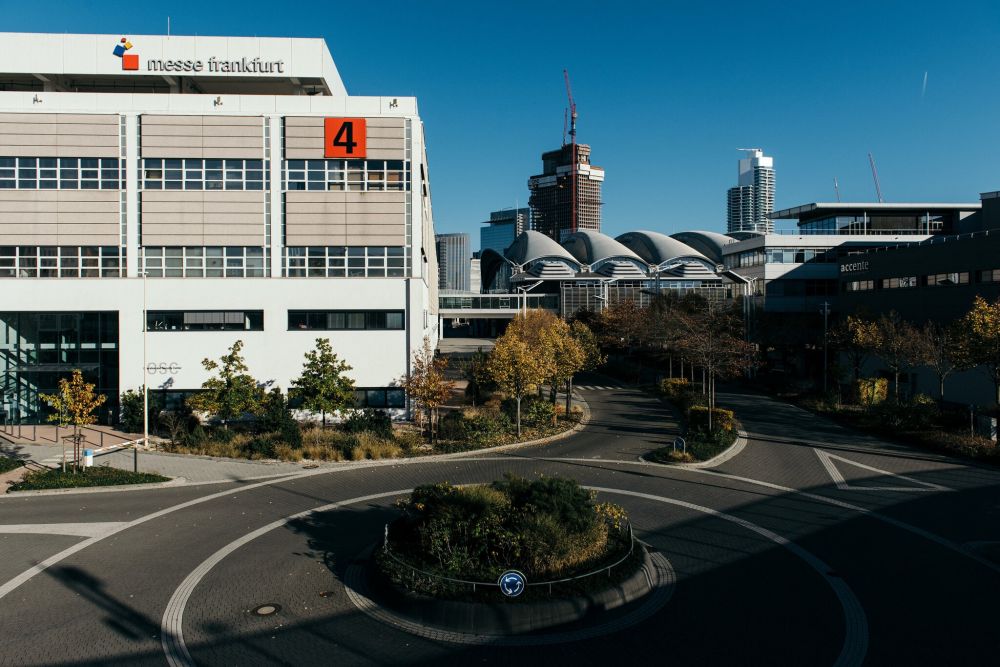 Các sự kiện và triển lãm thương mại hầu như hủy bỏ vì đại dịch. (theo New York Times) Các sự kiện và triển lãm thương mại hầu như hủy bỏ vì đại dịch. (theo New York Times)