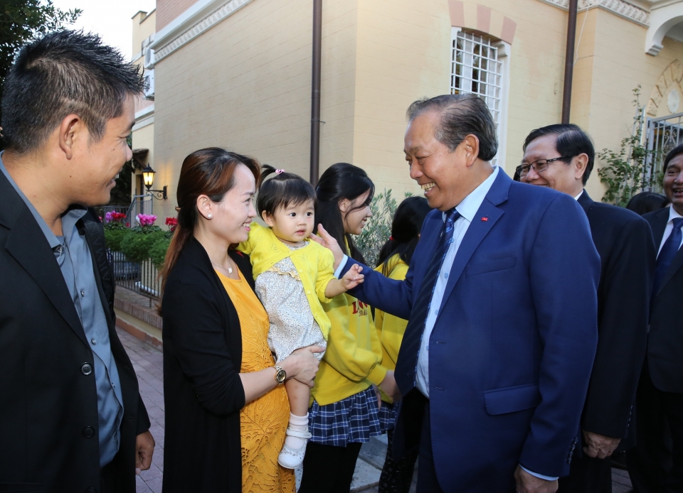 Phó Thủ tướng Trương Hòa Bình gặp gỡ cộng đồng người Việt tại Italy pho thu tuong truong hoa binh gap go cong dong nguoi viet tai italia