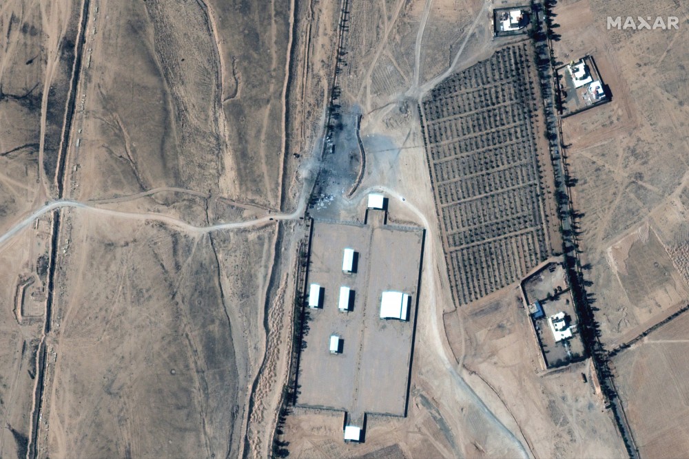 Hình ảnh vệ tinh khu vực chịu đợt không kích của Mỹ. (Nguồn: Maxer) Hình ảnh vệ tinh khu vực chịu đợt không kích của Mỹ. (Nguồn: Maxer)