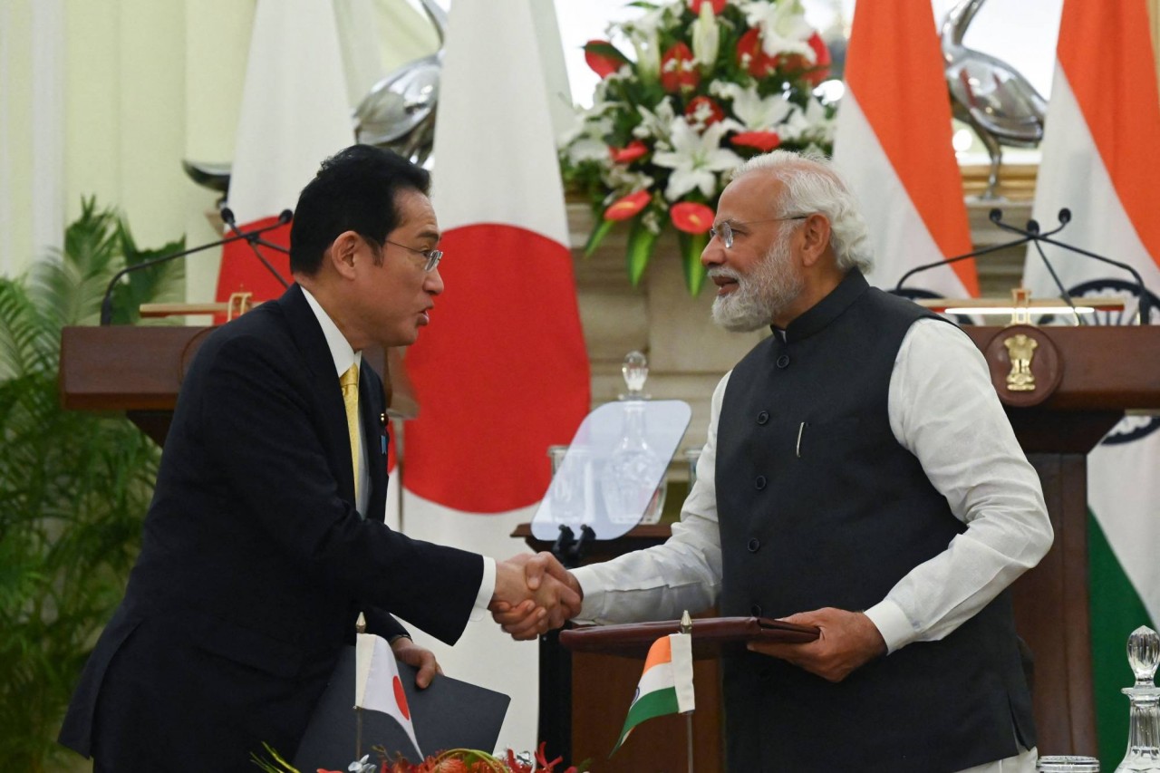 (03.23) Thủ tướng Nhật Bản Kishida Fumio và người đồng cấp Ấn Độ Narendra Modi trong cuộc gặp ngày 18/3 tại New Delhi, Ấn Độ. (Nguồn: AFP) (03.23) Thủ tướng Nhật Bản Kishida Fumio và người đồng cấp Ấn Độ Narendra Modi trong cuộc gặp ngày 18/3 tại New Delhi, Ấn Độ. (Nguồn: AFP)