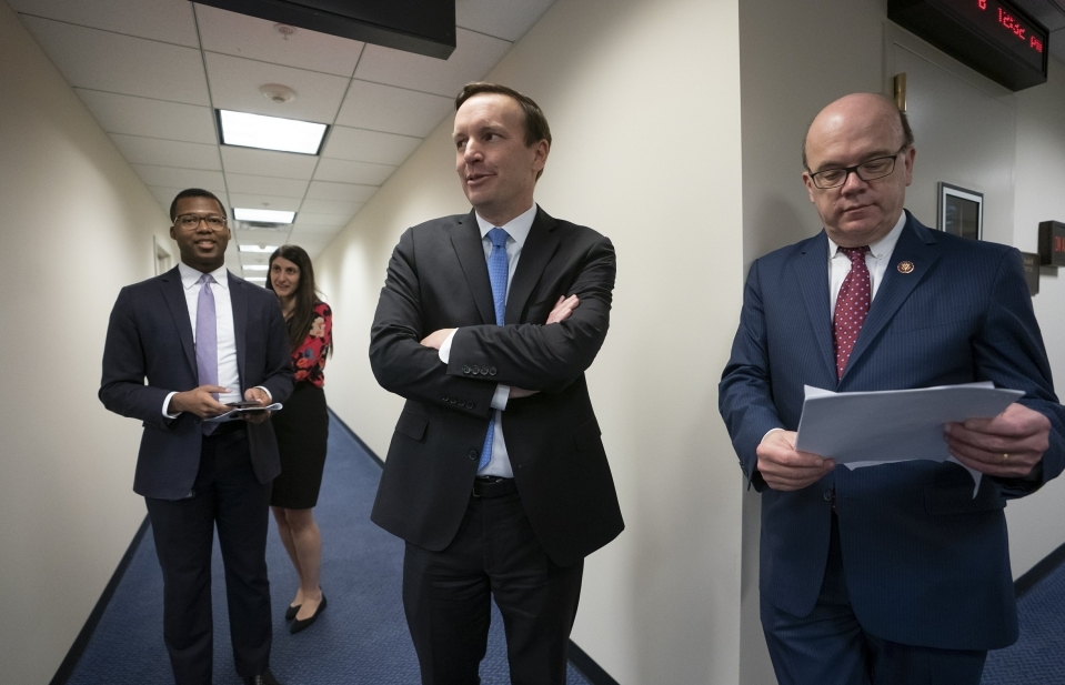 Tổng thống Mỹ lại đối đầu với Quốc hội: "Tồn tại hay không tồn tại"?