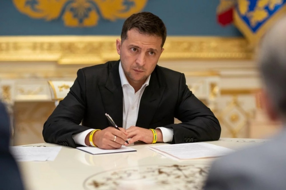 (04.06) Tổng thống Ukraine Volodymyr Zelensky đã ký lệnh trừng phạt nhiều cơ quan về thực thể của Nga. (Nguồn: Ukraine President Press Service)