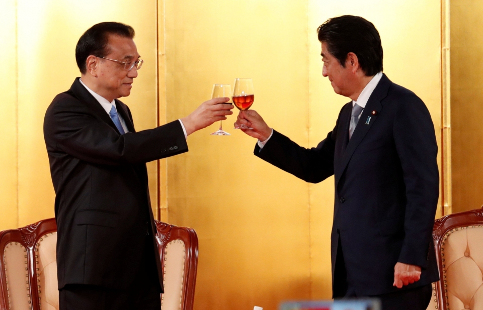 Khi Trung – Nhật “làm lành”