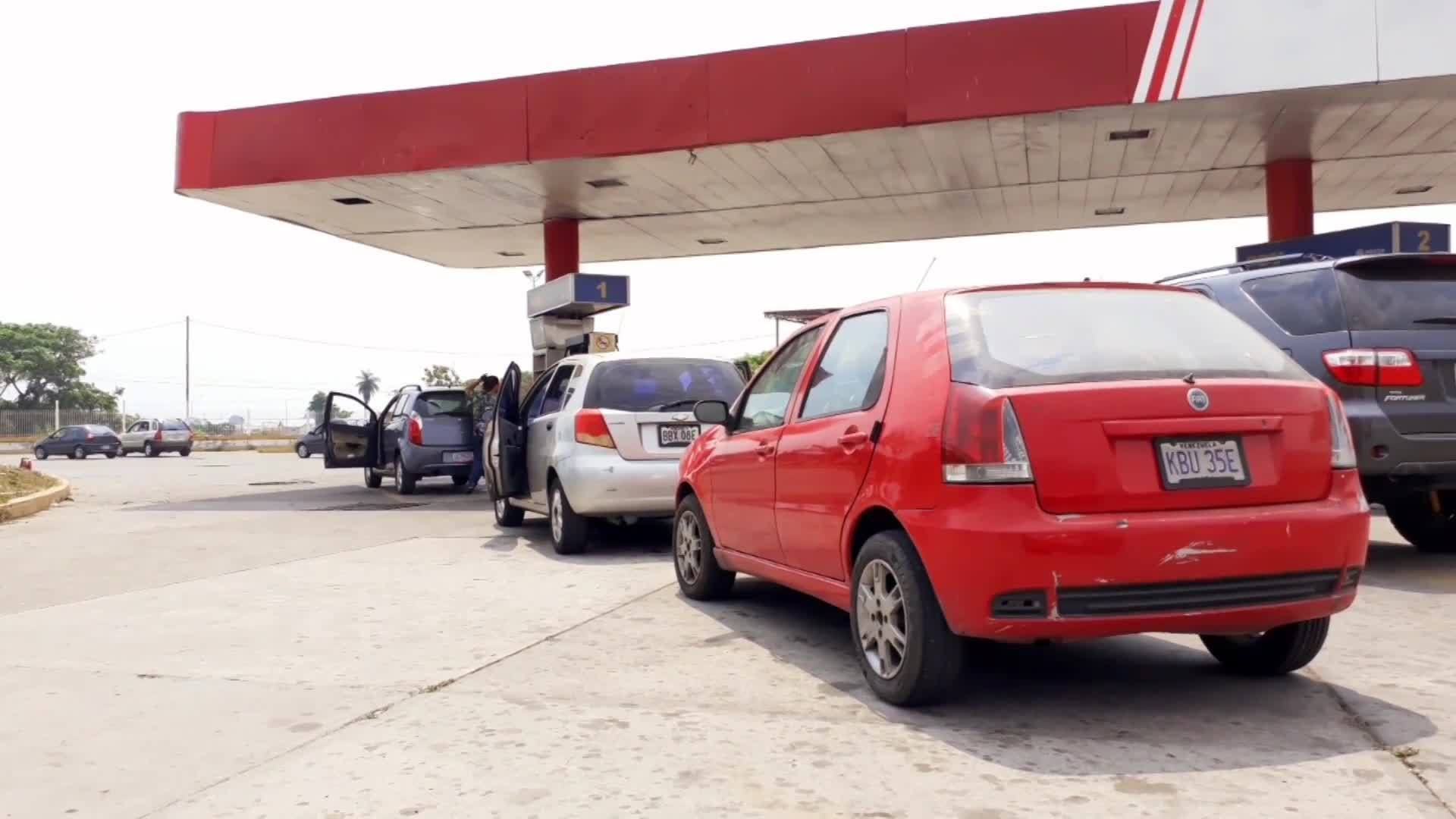 Venezuela tăng giá xăng dầu sau 20 năm trợ giá venezuela tang gia xang dau sau 20 nam tro gia