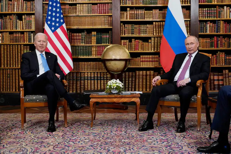 (06.16) Hai nhà lãnh đạo trong căn phòng tại biệt thự La Garange, nơi sẽ diễn ra cuộc họp dự kiến kéo dài 4 tiếng. (Nguồn: AP)